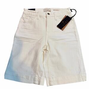 JEN7 by 7 For All Mankind White High Rise Bermuda Shorts
Women's Size 0 MSRP $69